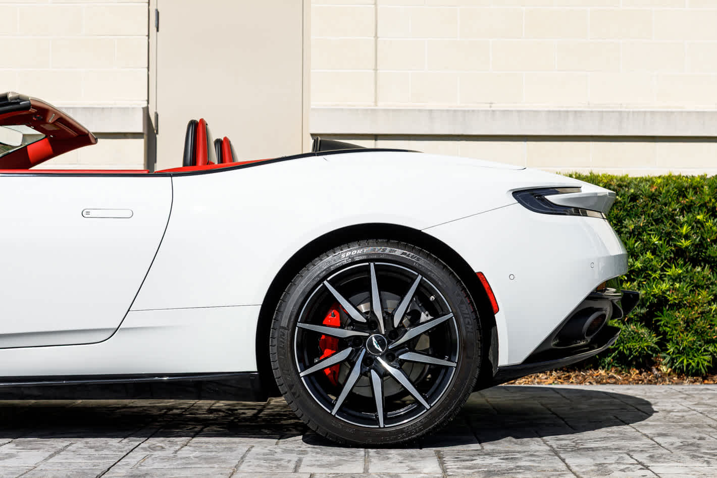2019 Aston Martin DB11 Volante