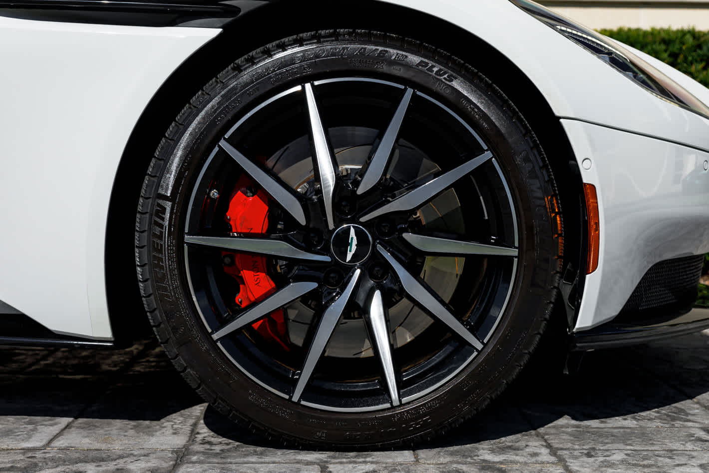 2019 Aston Martin DB11 Base