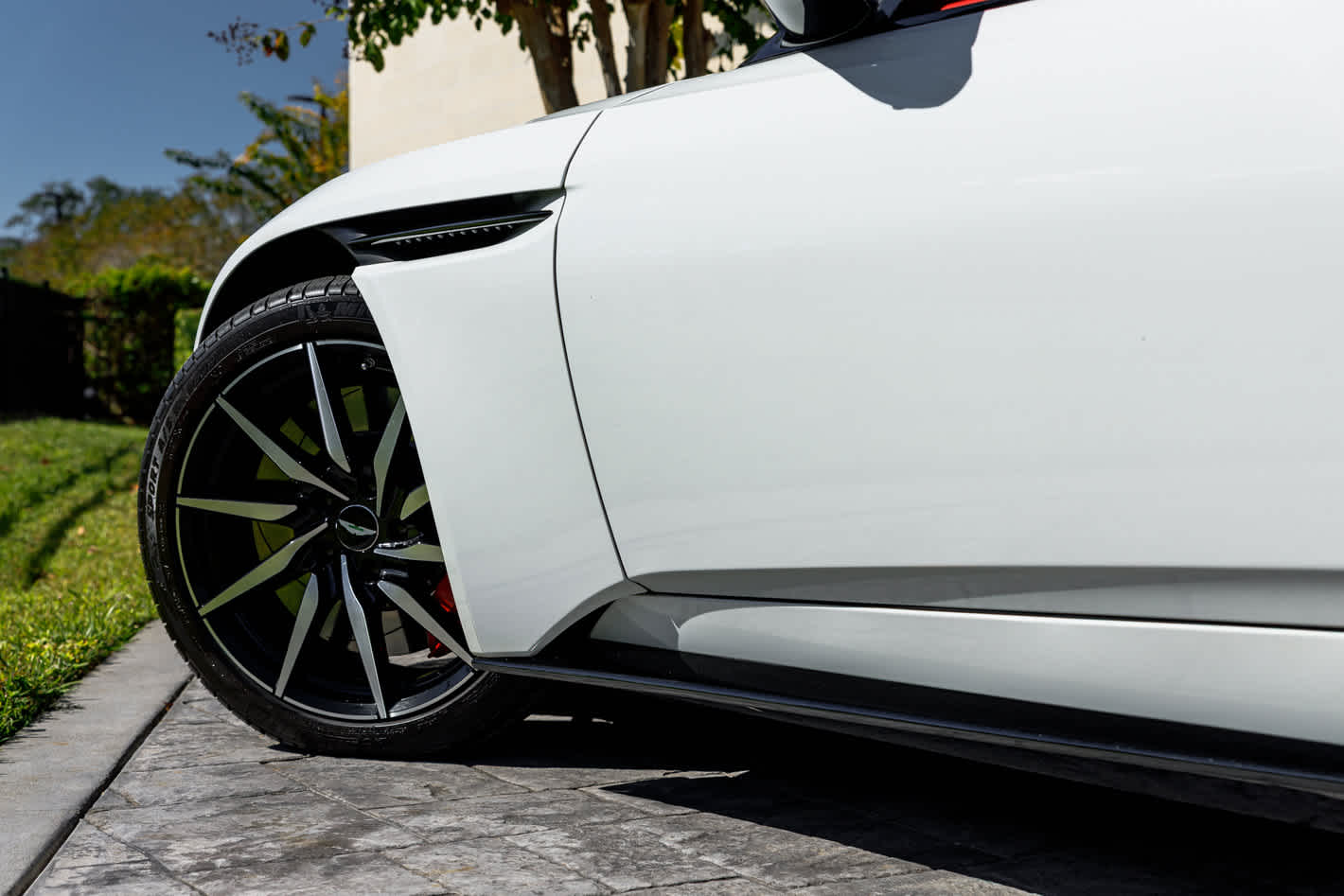 2019 Aston Martin DB11 Base