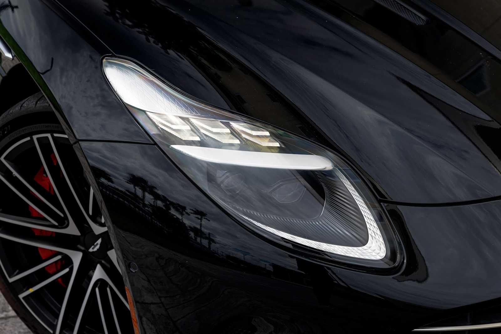 2024 Aston Martin DB12 Base