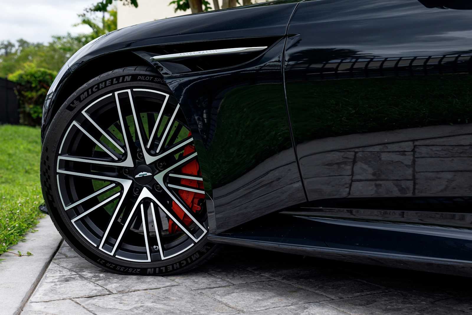 2024 Aston Martin DB12 Base