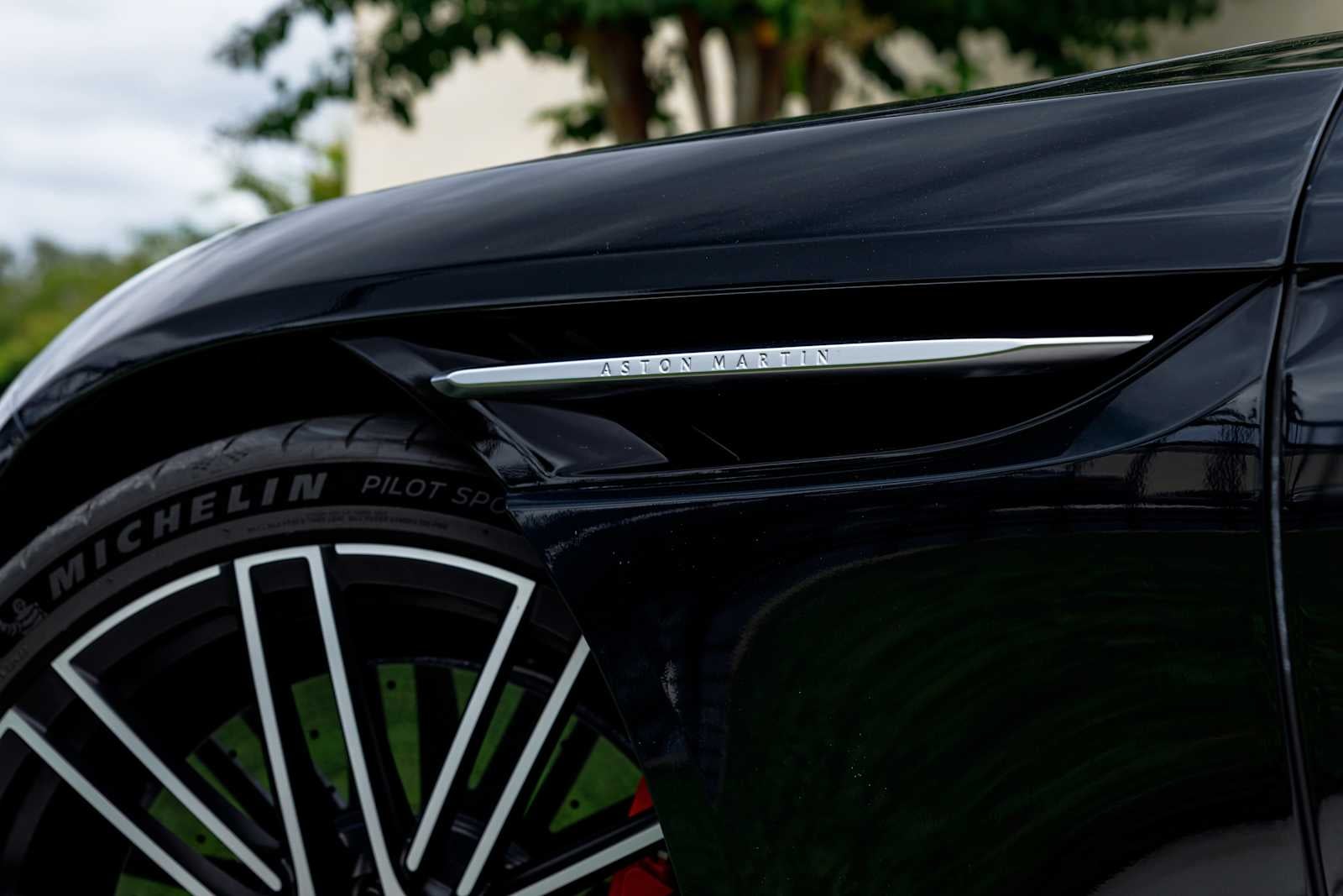 2024 Aston Martin DB12 Base