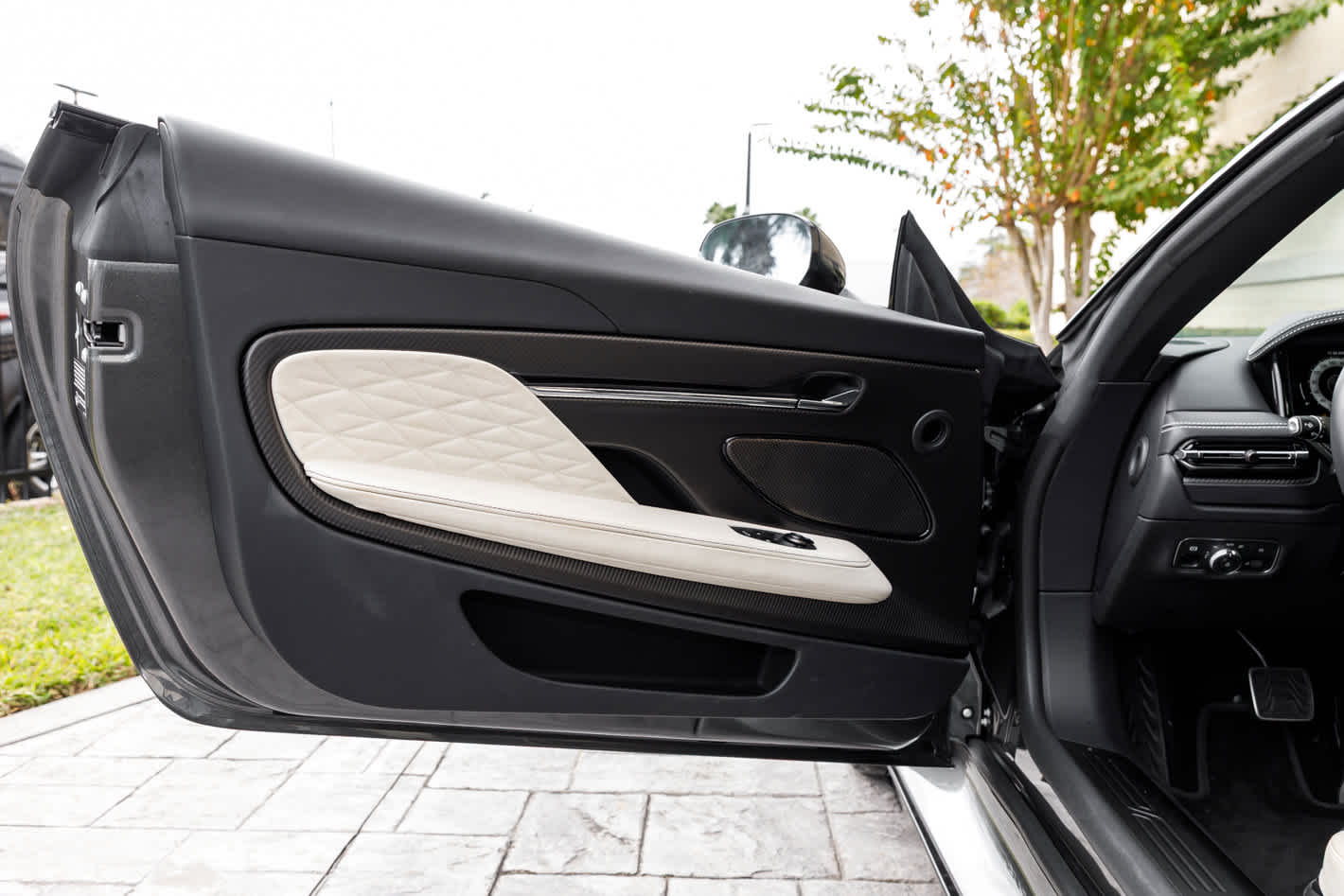 2024 Aston Martin DB12 Base