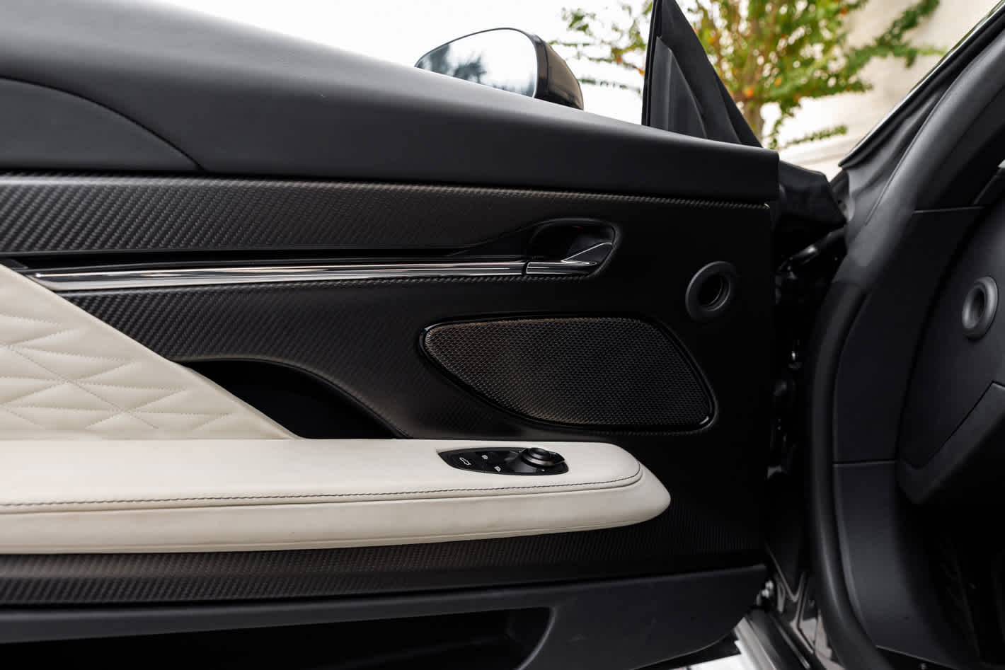 2024 Aston Martin DB12 Base