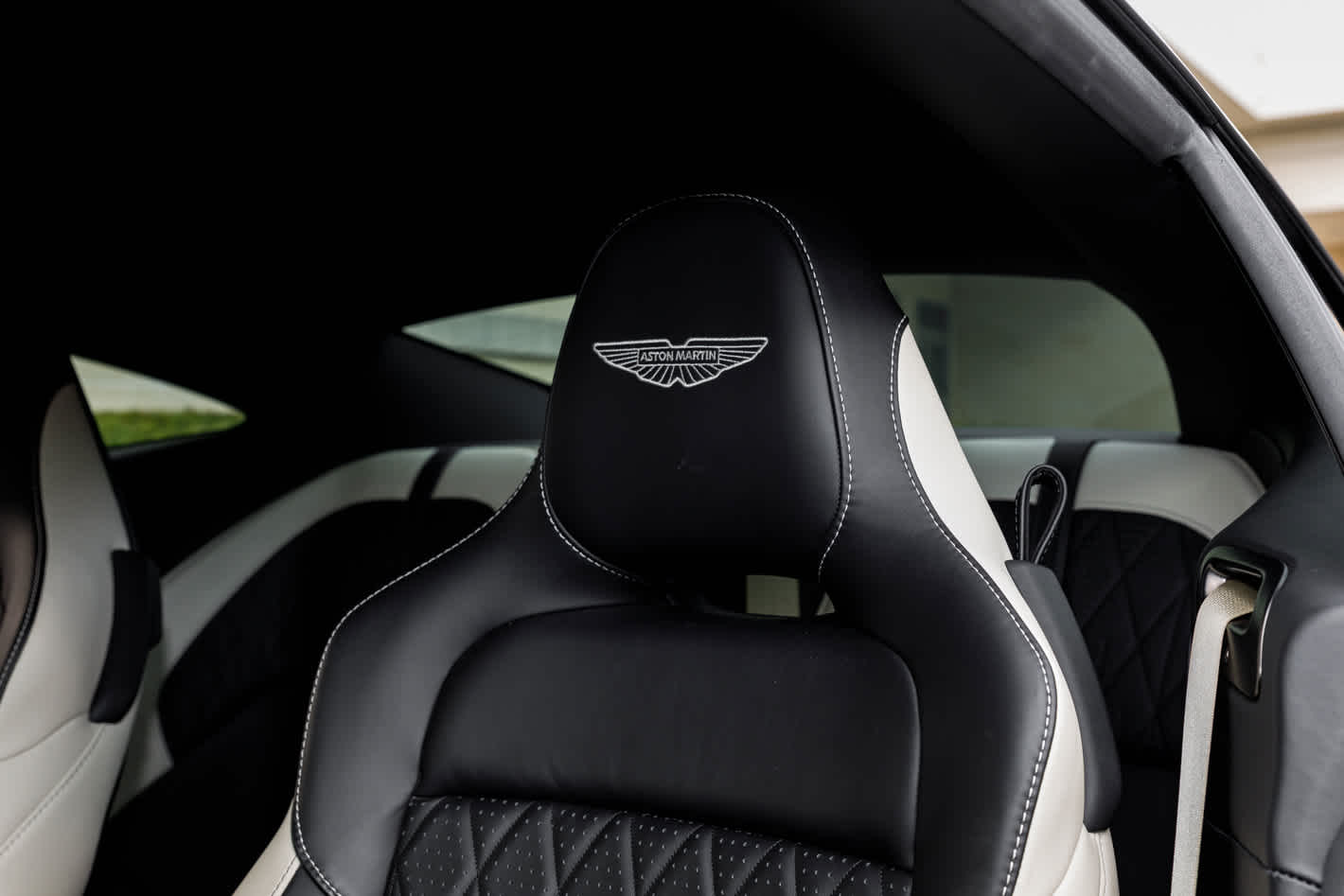 2024 Aston Martin DB12 Base