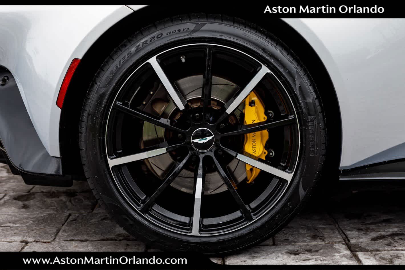 2022 Aston Martin Vantage Base