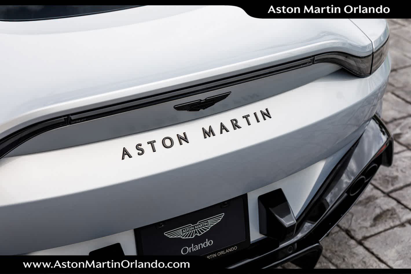 2022 Aston Martin Vantage Base