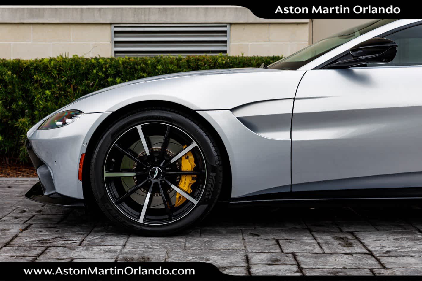 2022 Aston Martin Vantage Base