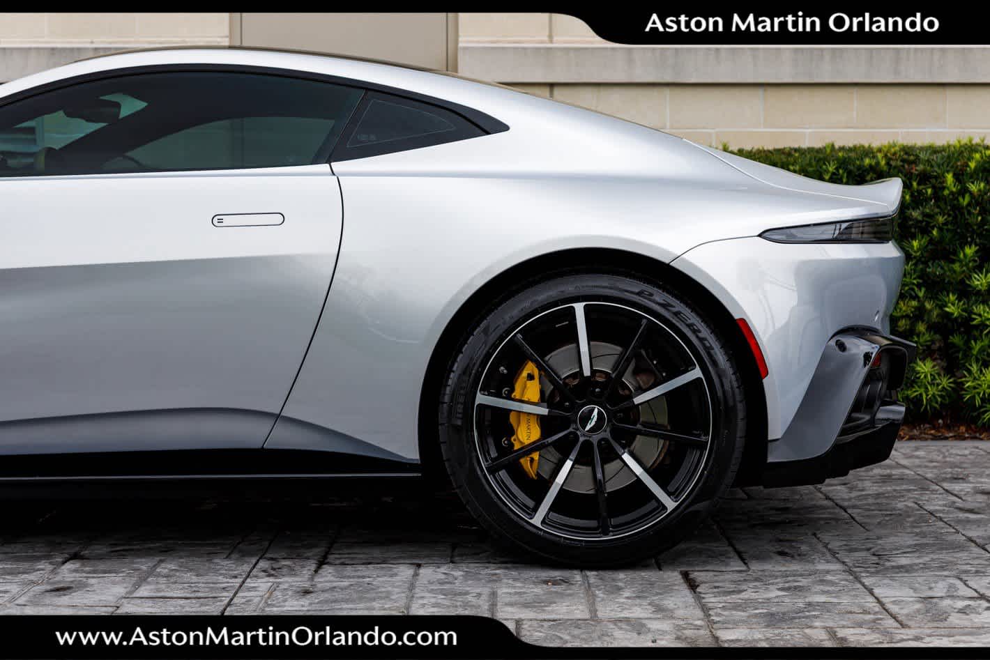 2022 Aston Martin Vantage Base