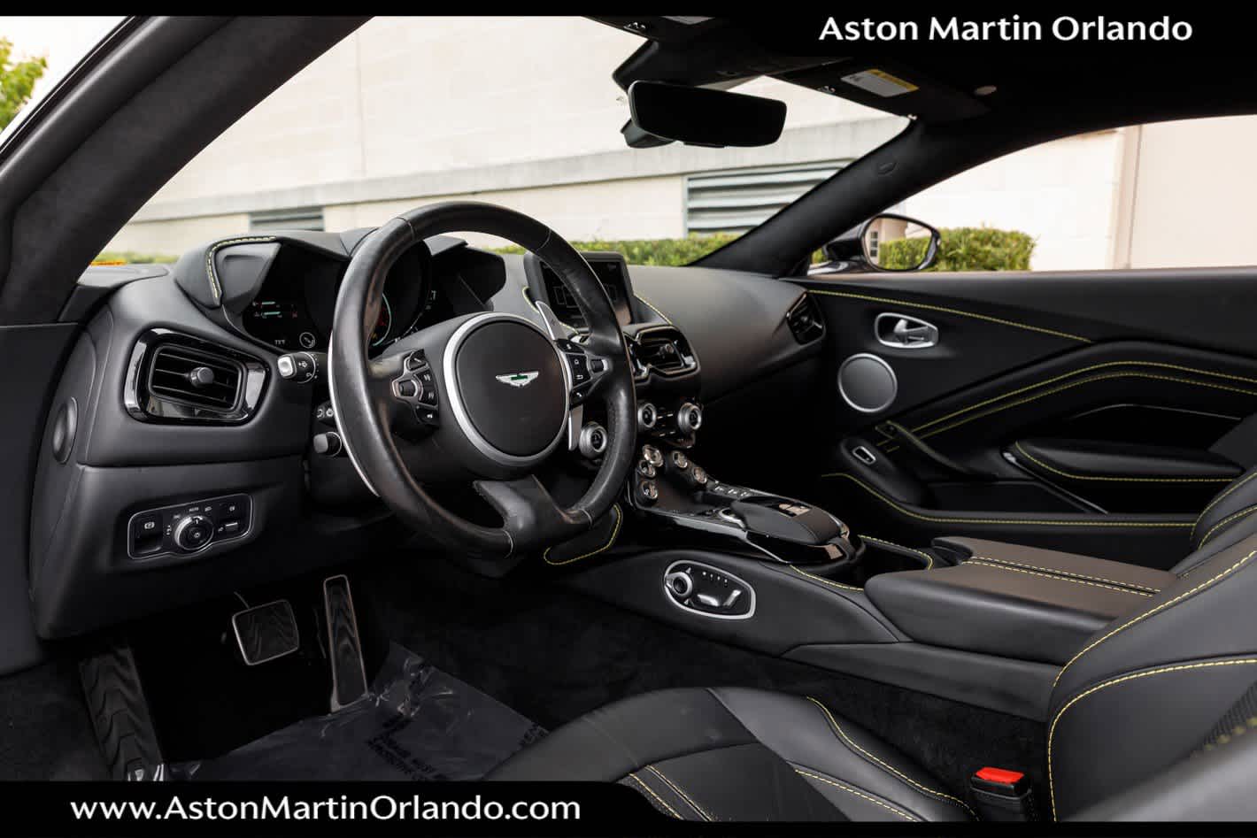 2022 Aston Martin Vantage Base