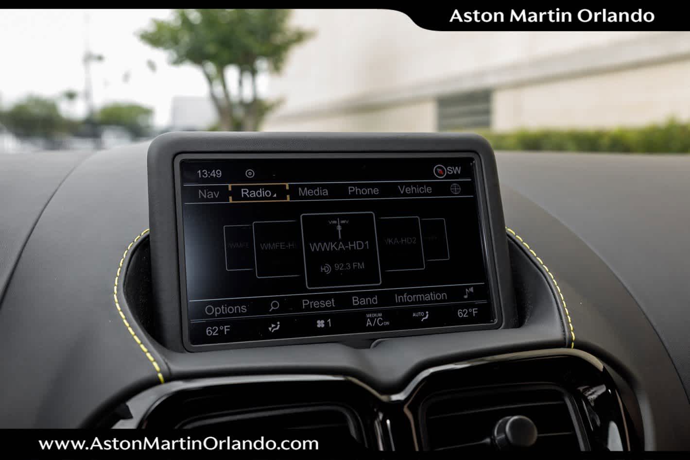 2022 Aston Martin Vantage Base