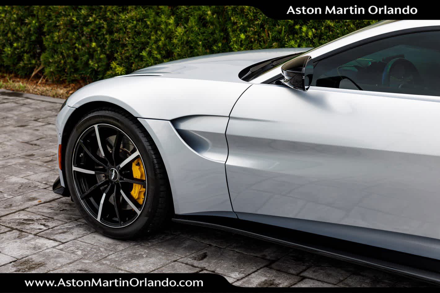 2022 Aston Martin Vantage Base