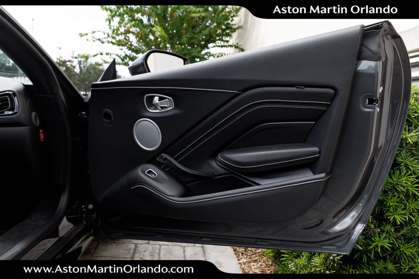 2021 Aston Martin Vantage Base