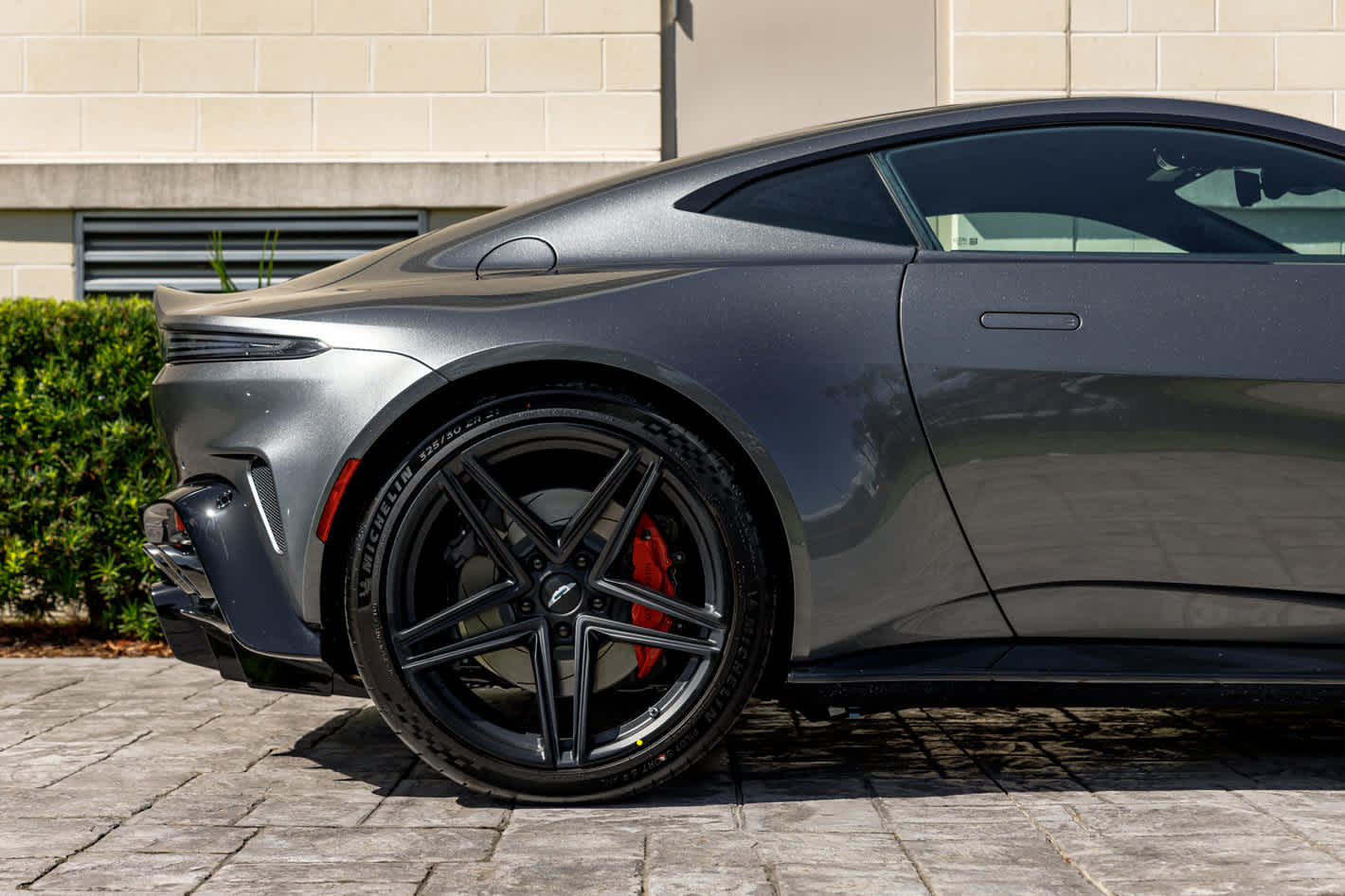 2026 Aston Martin Vantage Base