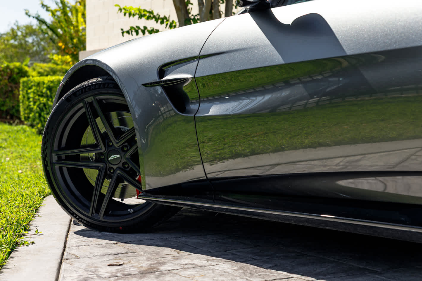 2026 Aston Martin Vantage Base