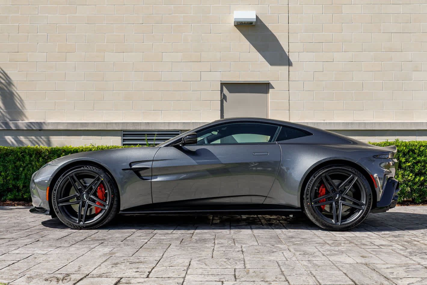 2026 Aston Martin Vantage Base