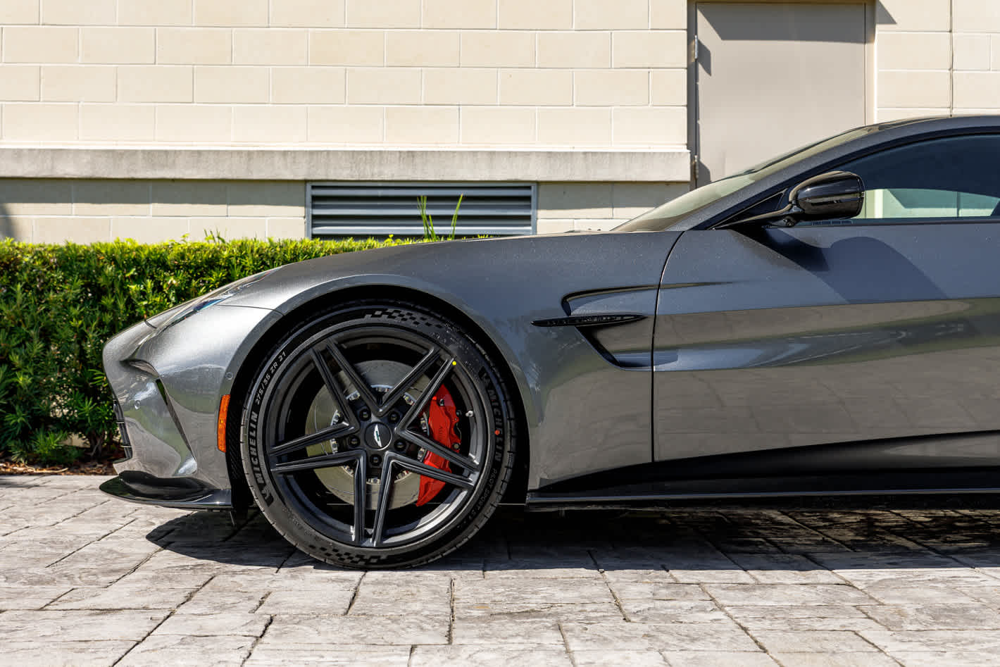 2026 Aston Martin Vantage Base