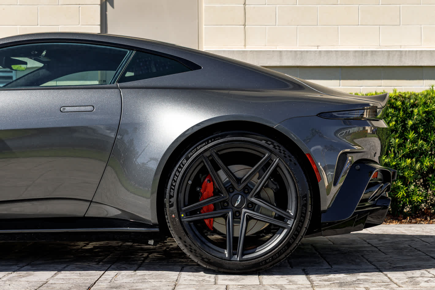 2026 Aston Martin Vantage Base