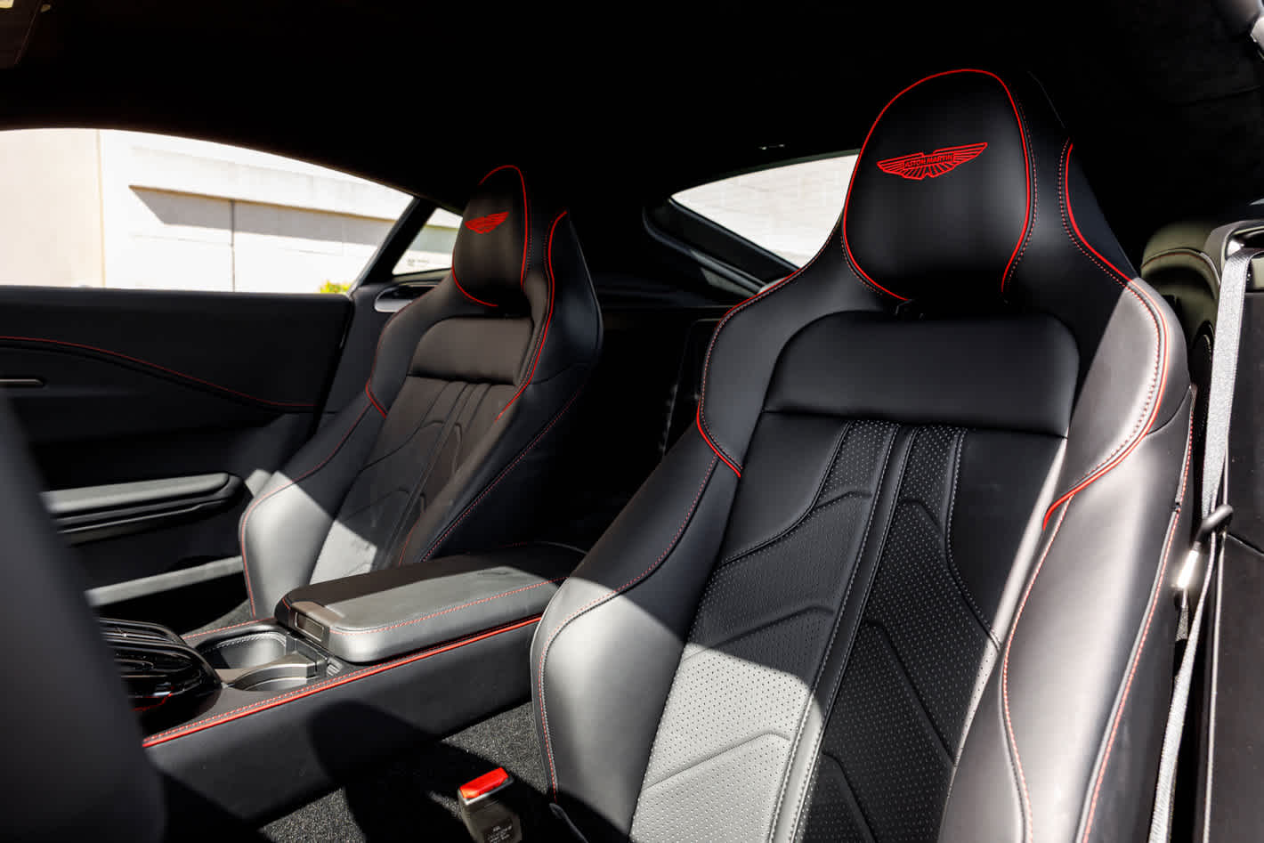 2026 Aston Martin Vantage Base