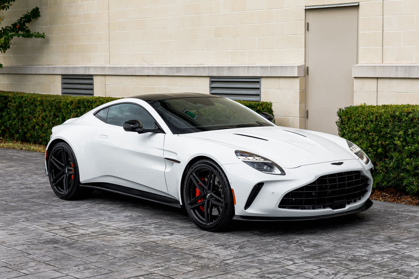 2025 Aston Martin Vantage Base