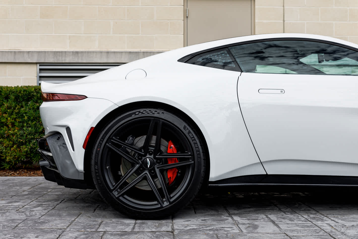 2025 Aston Martin Vantage Base