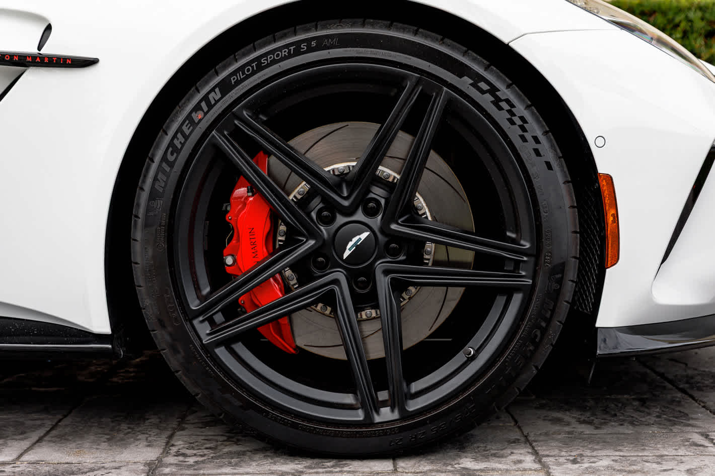 2025 Aston Martin Vantage Base