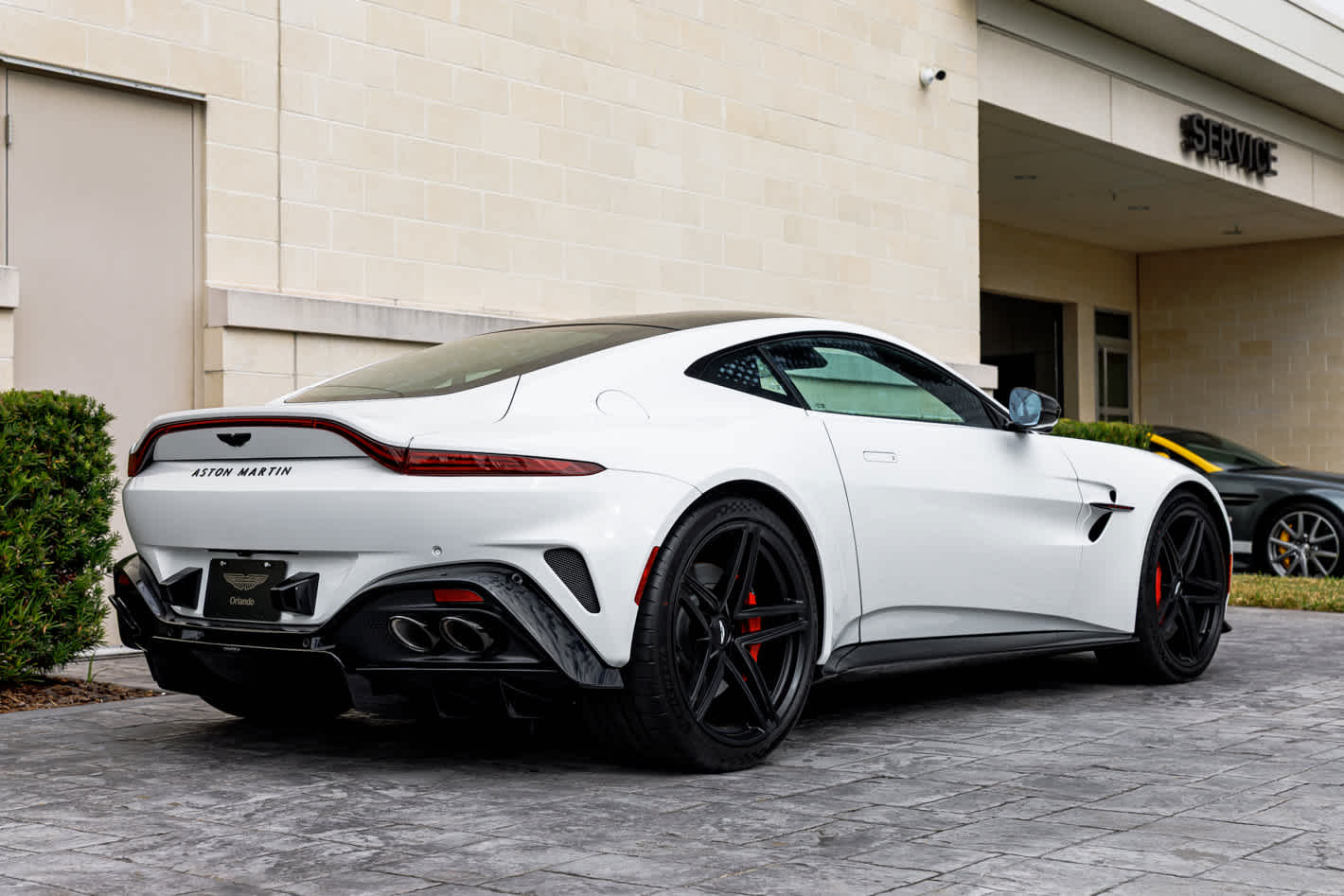 2025 Aston Martin Vantage Base