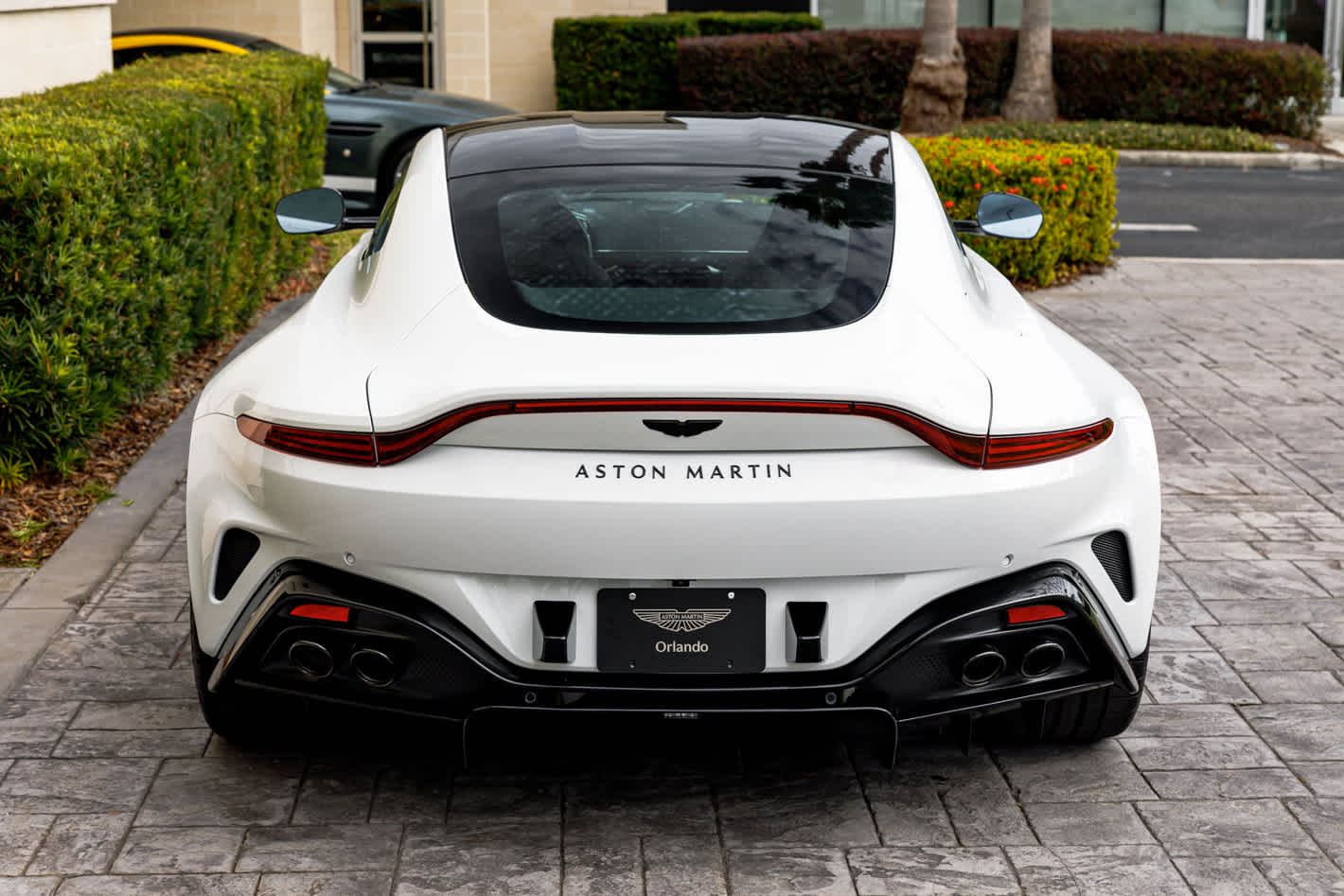 2025 Aston Martin Vantage Base