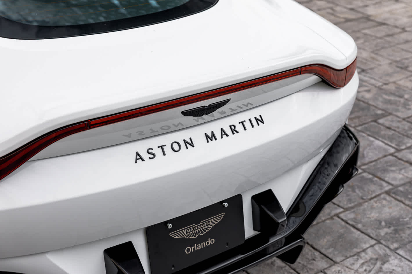 2025 Aston Martin Vantage Base