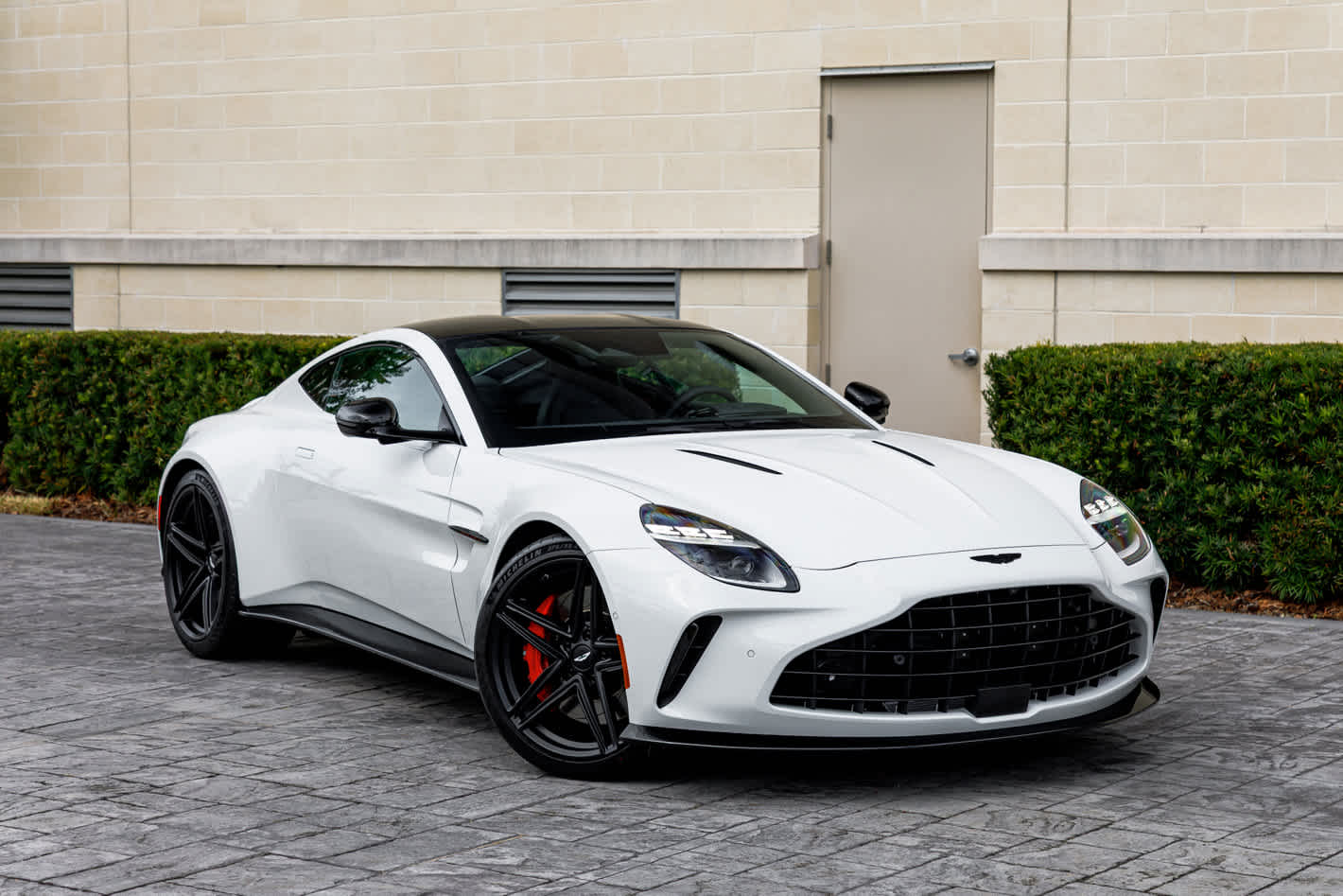 2025 Aston Martin Vantage Base