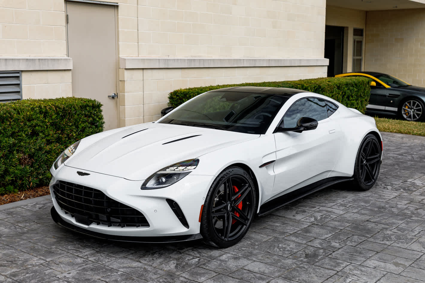 2025 Aston Martin Vantage Base