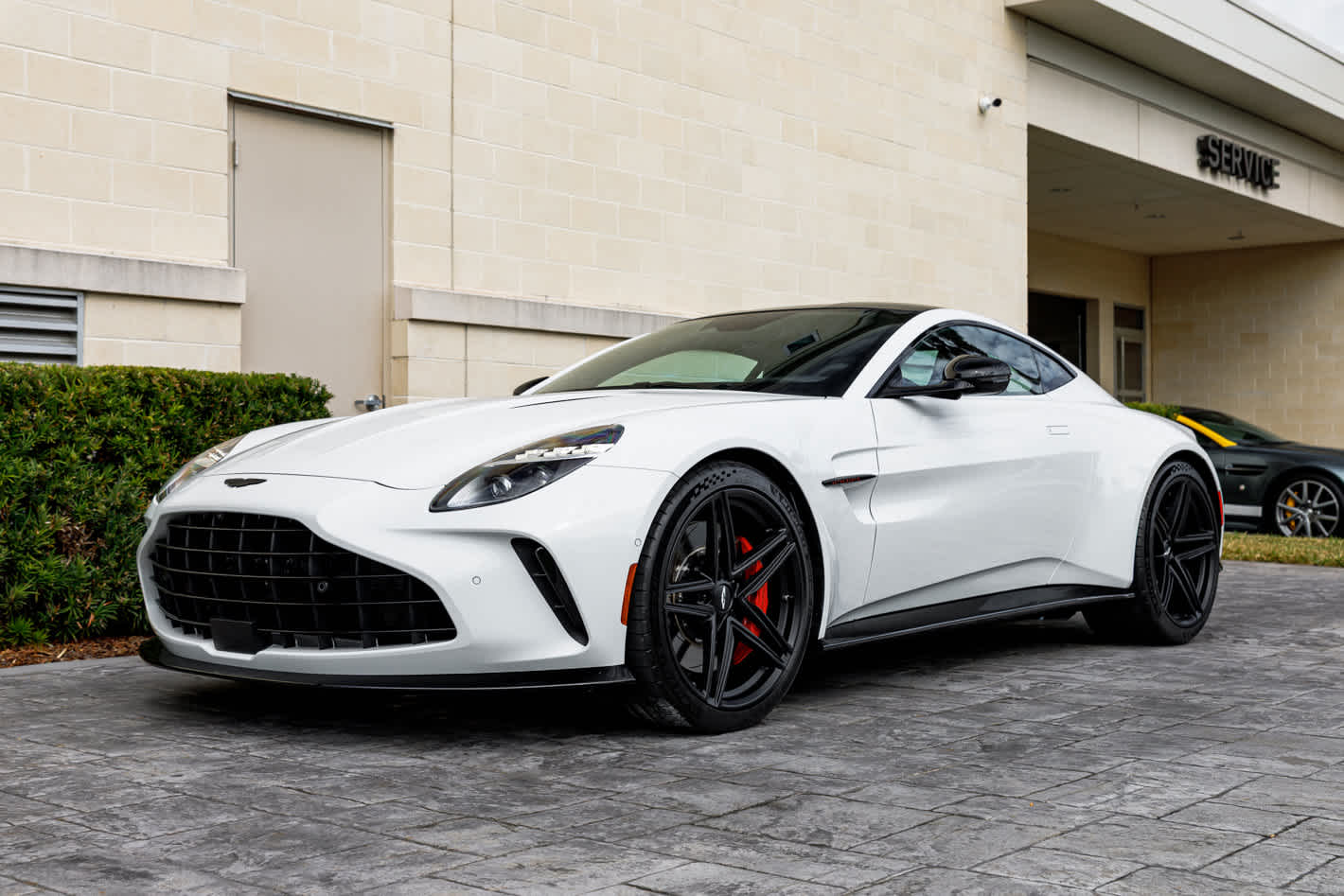 2025 Aston Martin Vantage Base