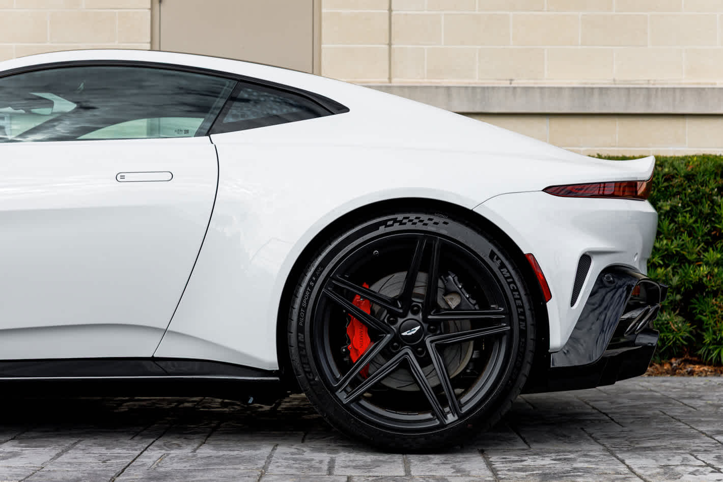 2025 Aston Martin Vantage Base