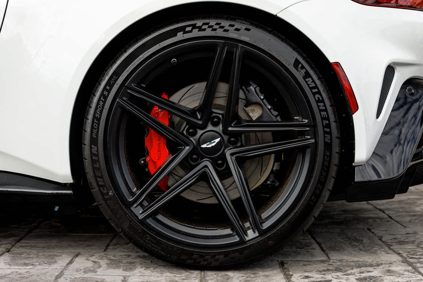 2025 Aston Martin Vantage Base