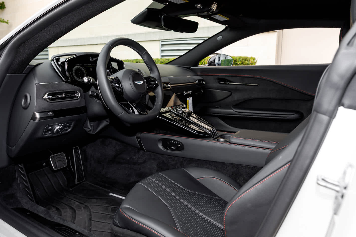 2025 Aston Martin Vantage Base