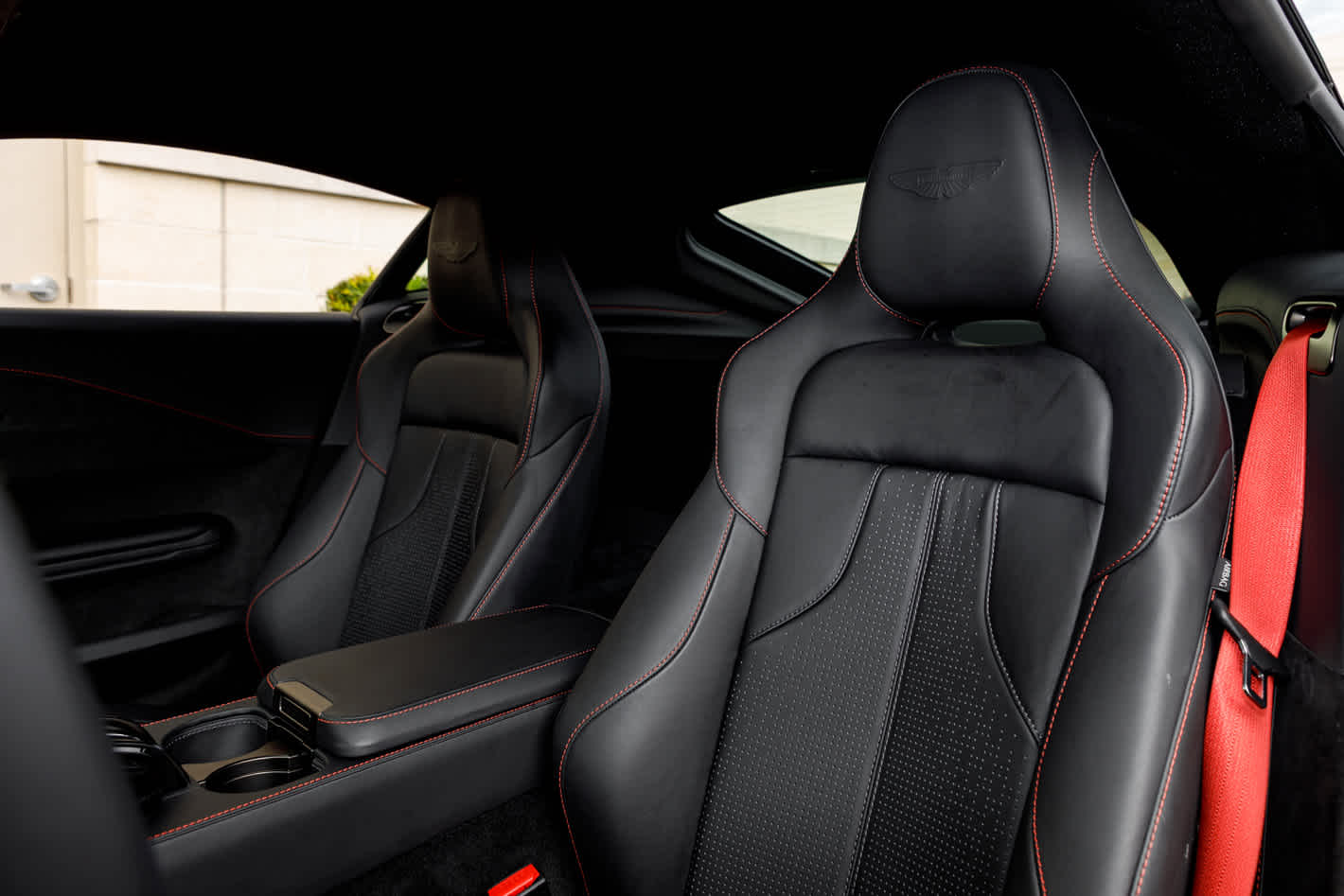 2025 Aston Martin Vantage Base