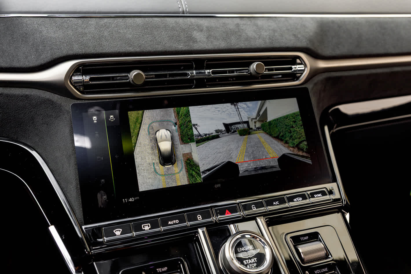 2025 Aston Martin Vantage Base