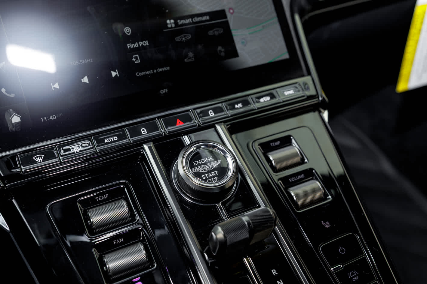 2025 Aston Martin Vantage Base