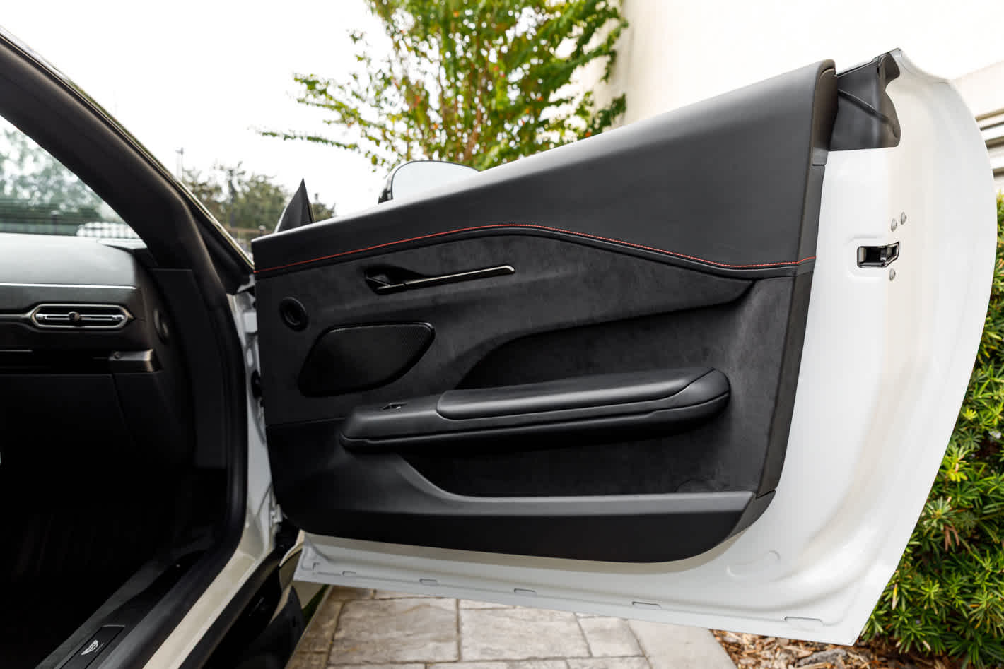 2025 Aston Martin Vantage Base