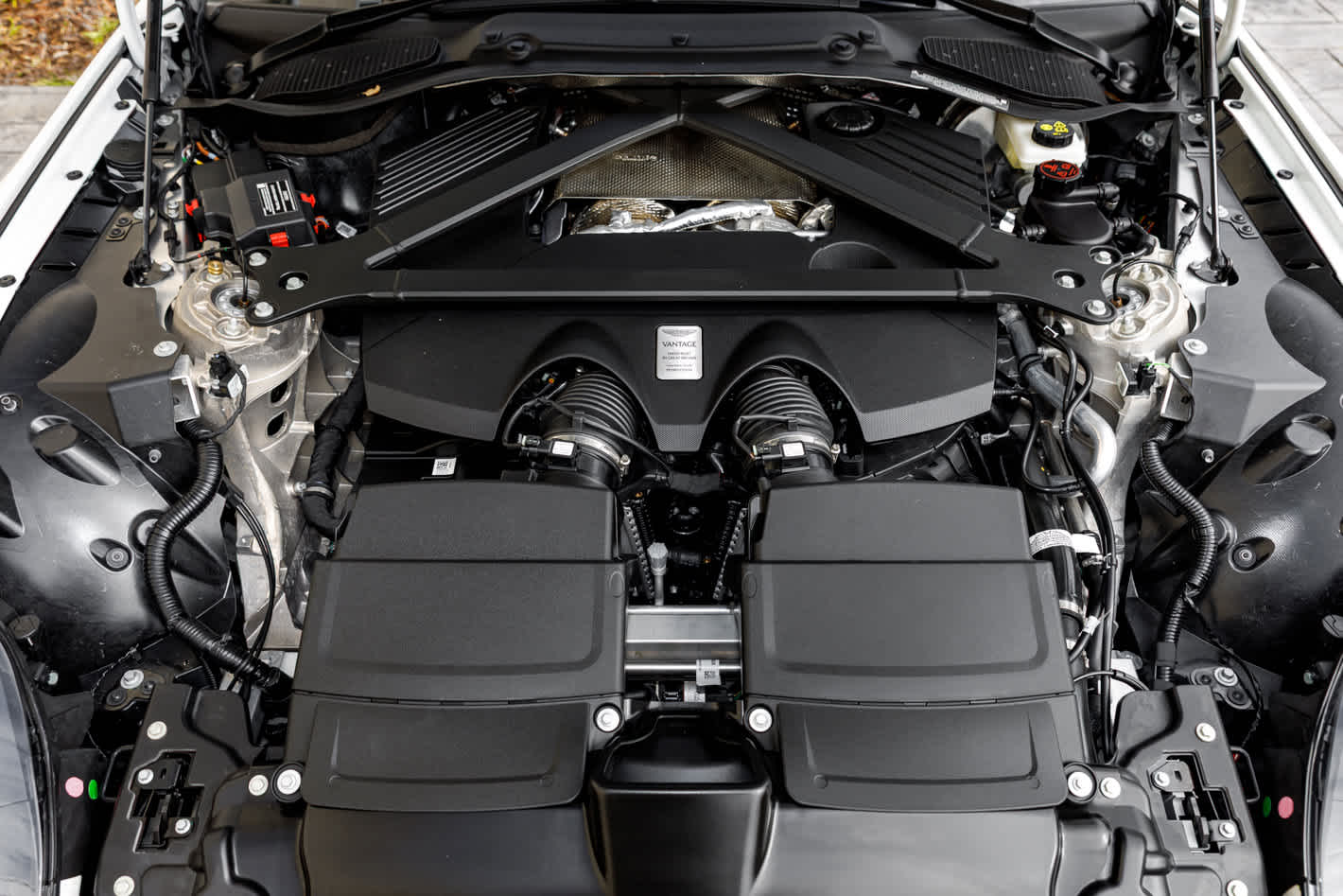 2025 Aston Martin Vantage Base