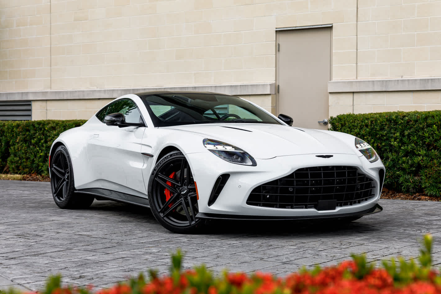 2025 Aston Martin Vantage Base