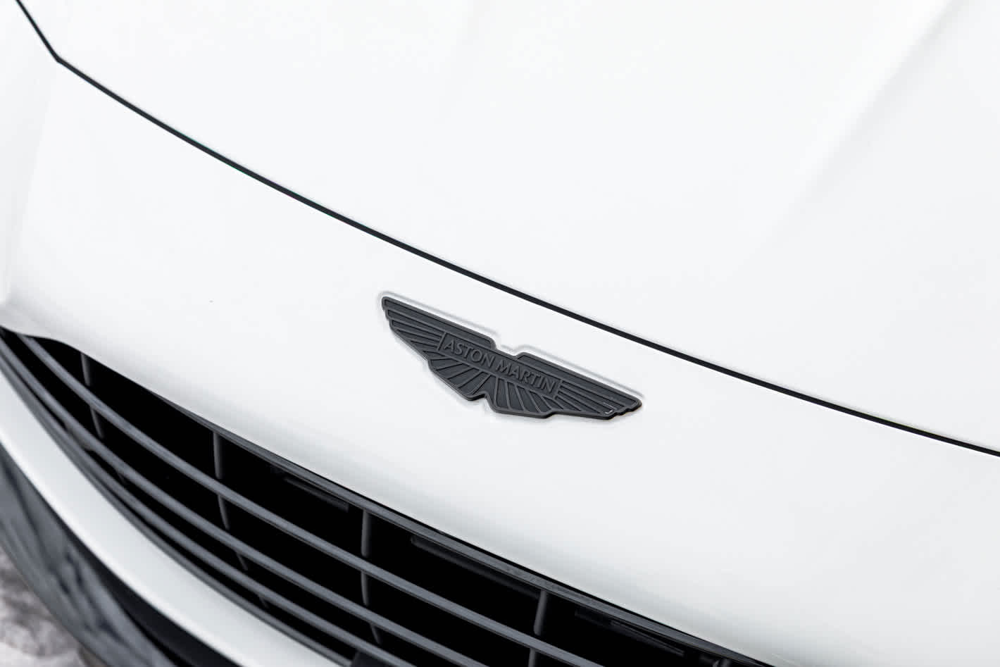 2025 Aston Martin Vantage Base