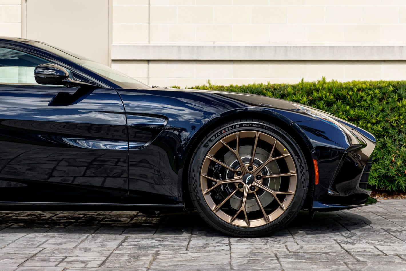 2026 Aston Martin Vantage Base