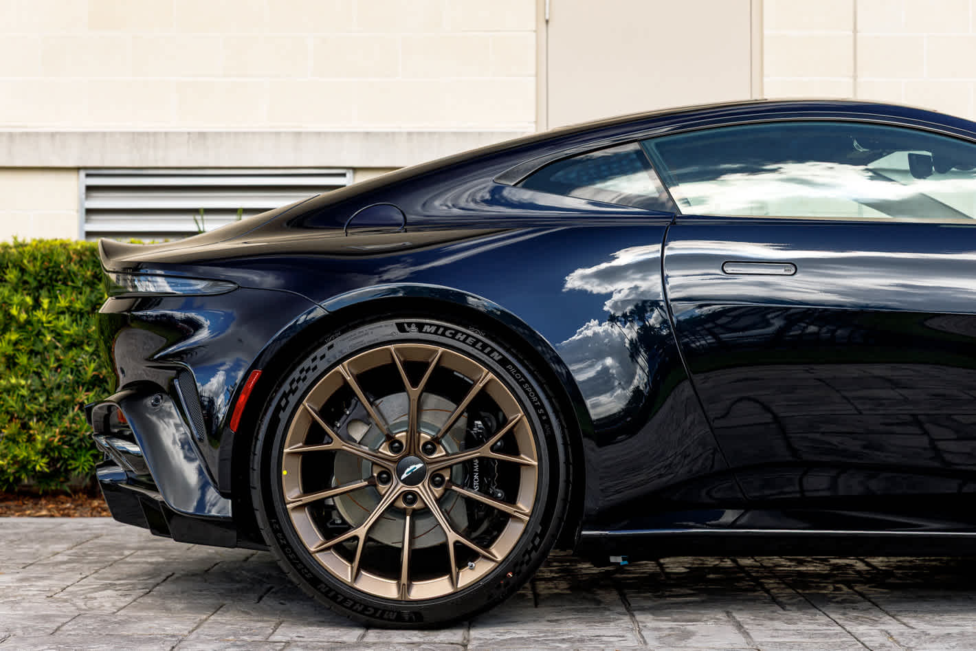 2026 Aston Martin Vantage Base