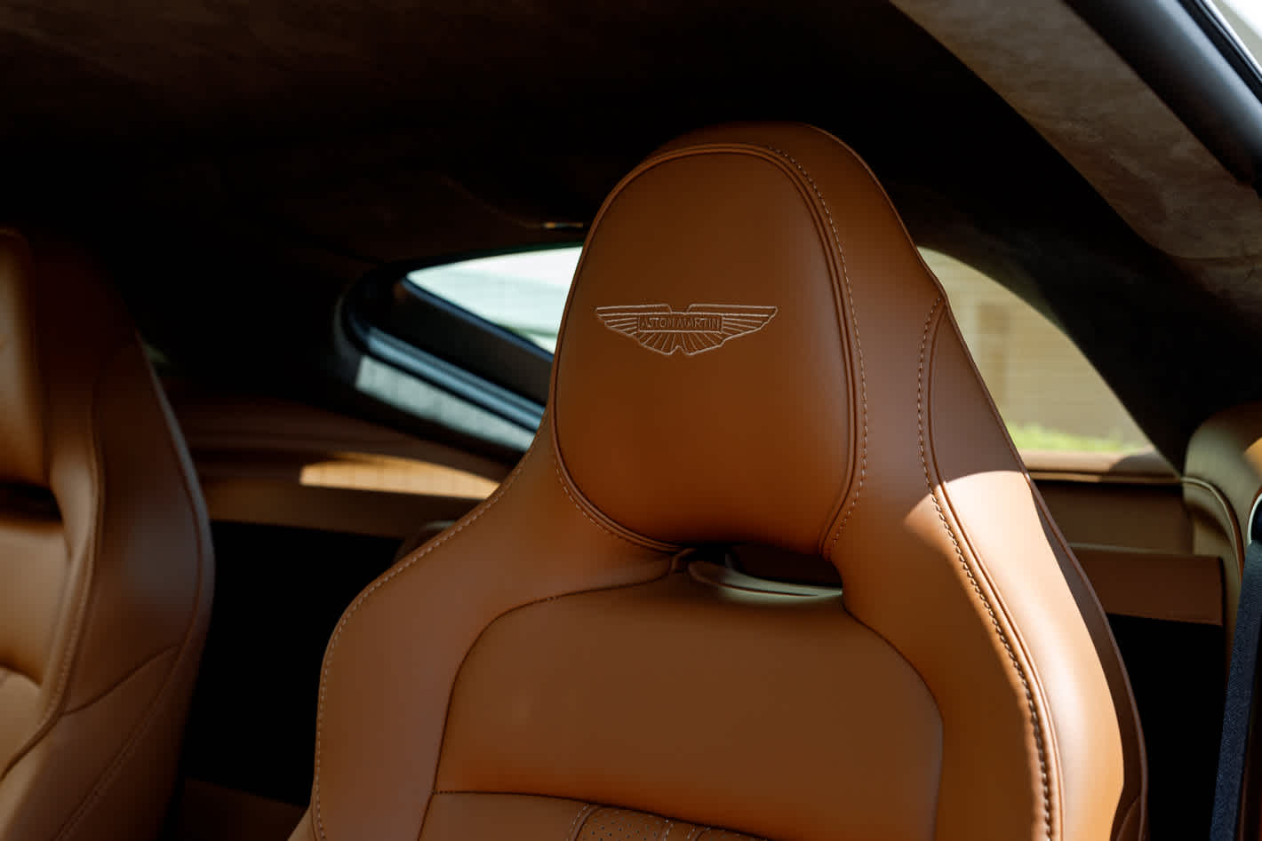 2026 Aston Martin Vantage Base