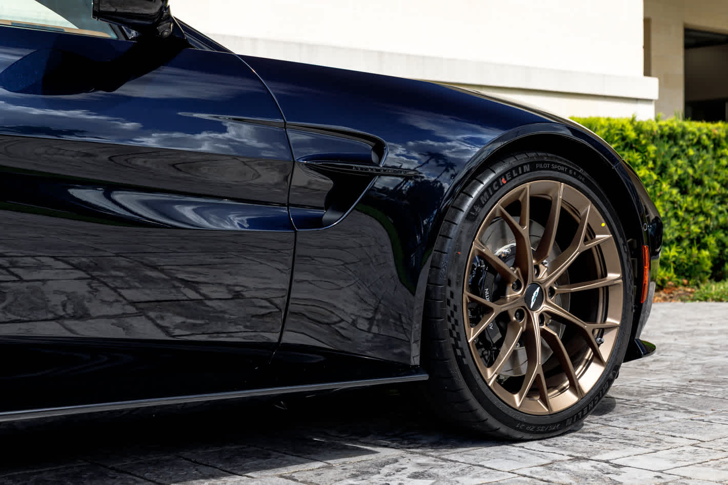 2026 Aston Martin Vantage Base