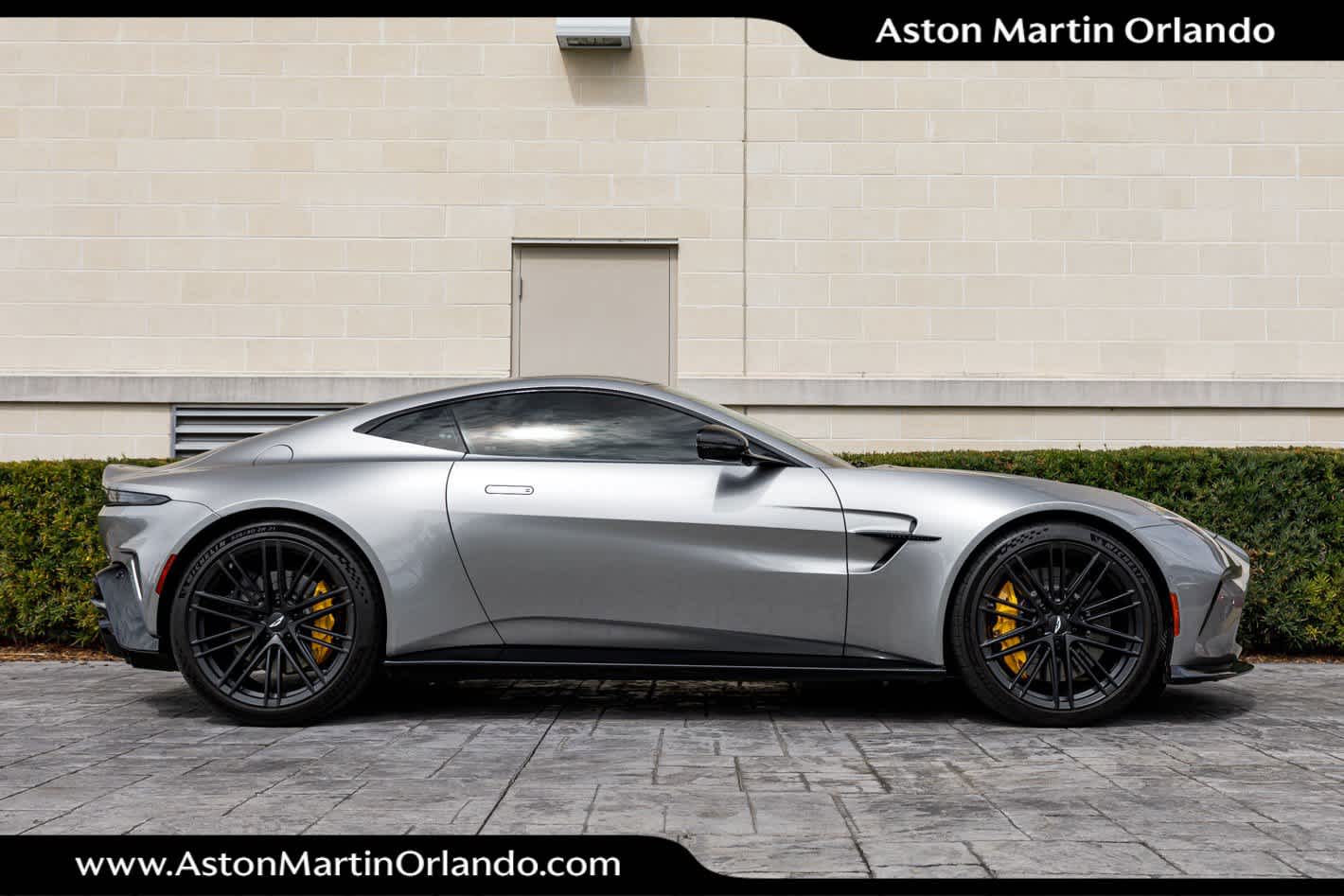 2025 Aston Martin Vantage Base