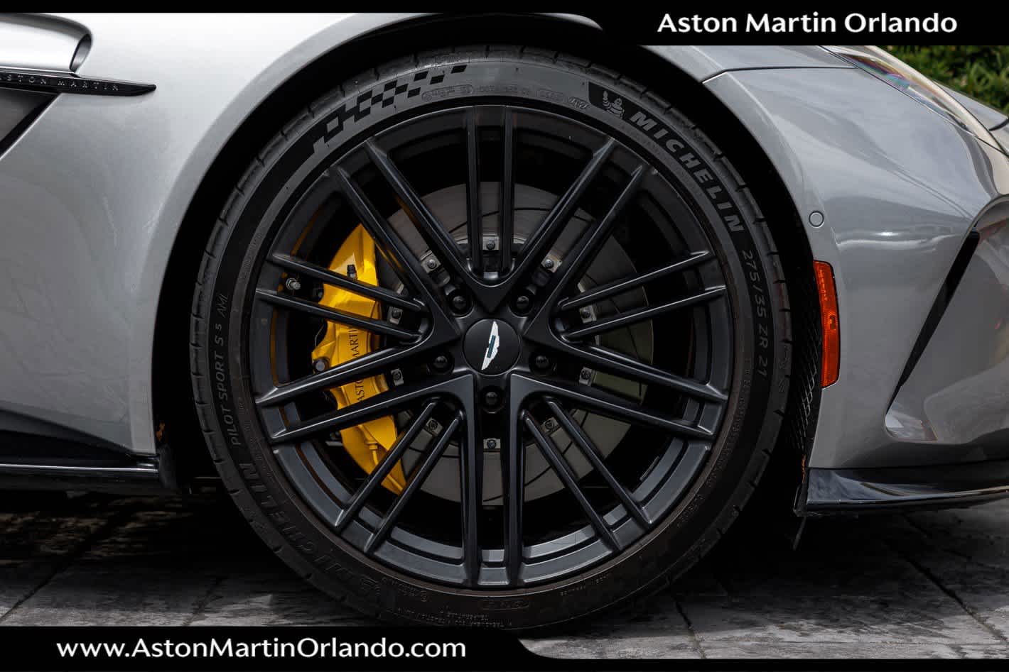 2025 Aston Martin Vantage Base