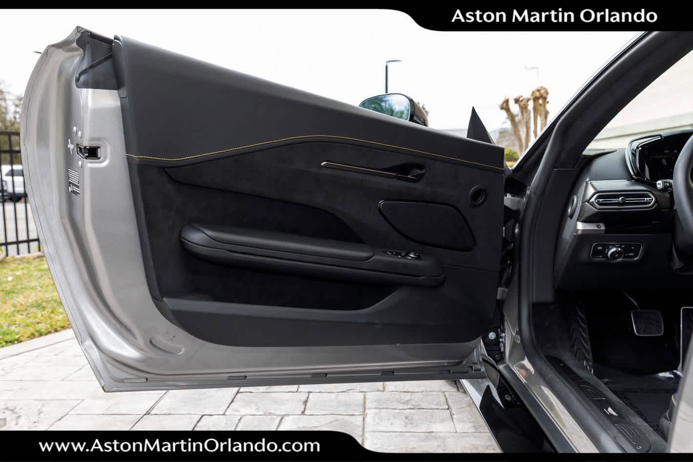 2025 Aston Martin Vantage Base