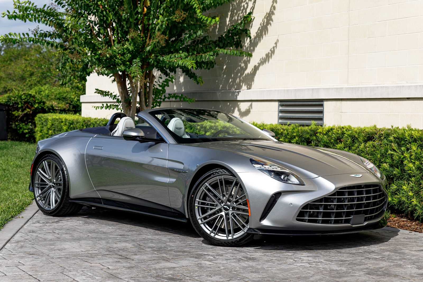 2026 Aston Martin Vantage Base
